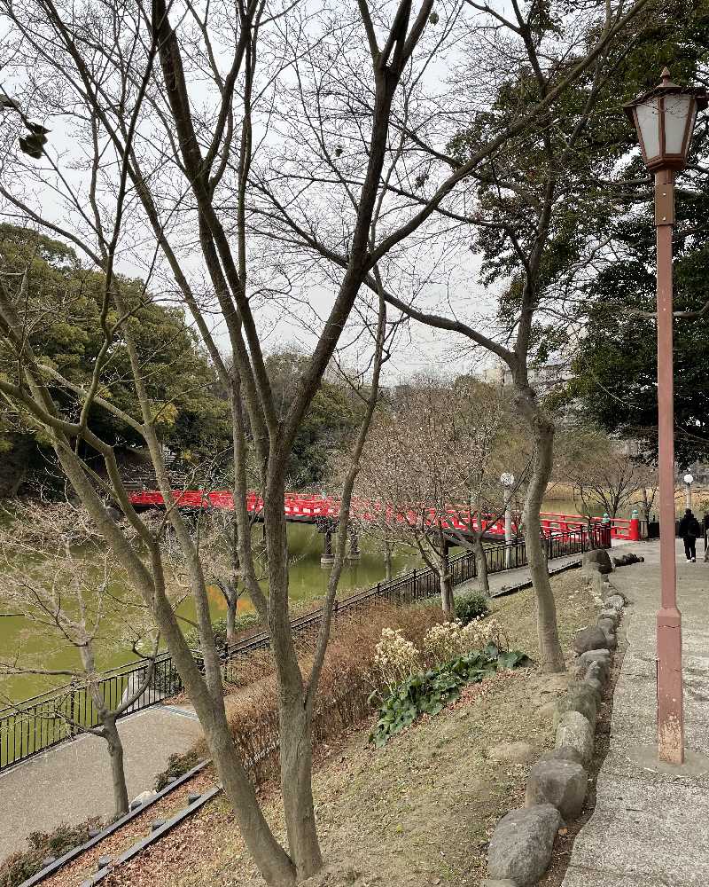 階段を上れば慶沢園北門