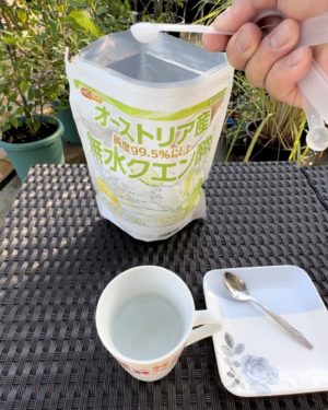重曹クエン酸水の完成|水200ml・重曹小さじ1/4・クエン酸小さじ1/2の目安