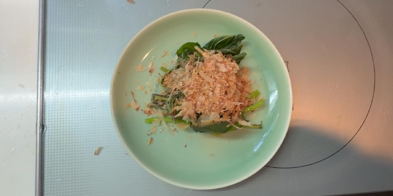 サツマイモの葉茎茹水切後鰹節