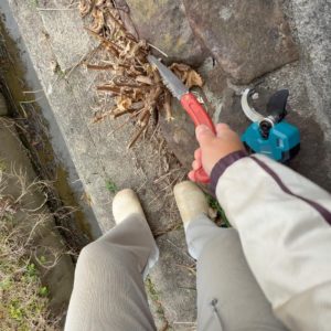 壁際のこぎりでは裁断できない