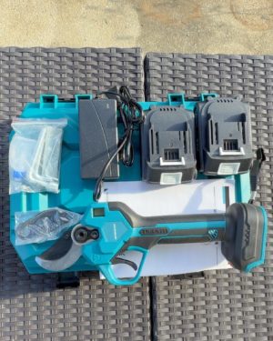 電動剪定ハサミ 開梱と付属品 全景